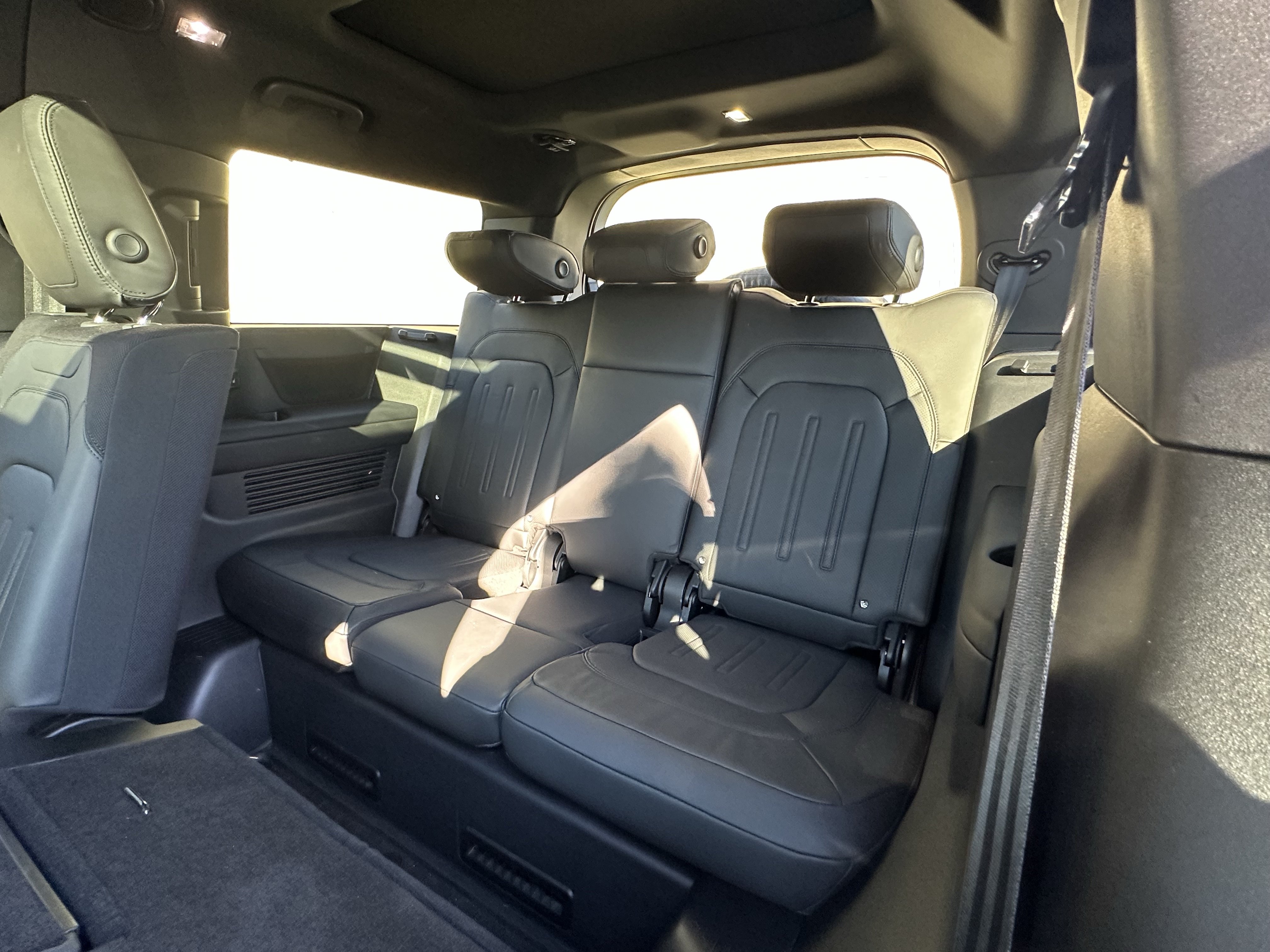 Used 2024 Land Rover Defender 130 X AWD/4WD image 34