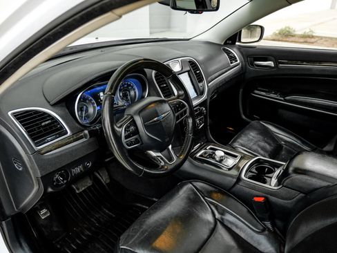 Used 2020 Chrysler 300 Limited RWD image 3