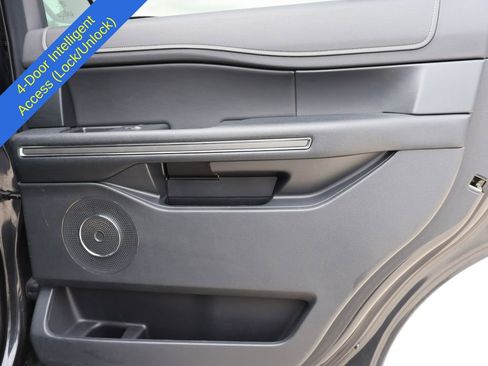 Used 2022 Ford Expedition XLT AWD/4WD image 12