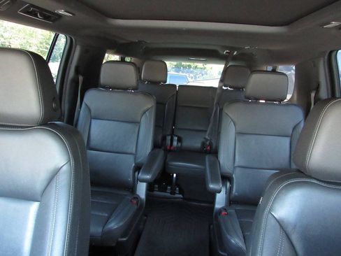 Used 2022 Chevrolet Suburban Z71 w/ Luxury Package AWD/4WD image 34
