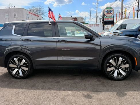 Used 2025 Mitsubishi Outlander SE AWD/4WD image 11