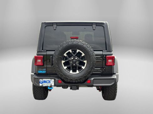 Used 2025 Jeep Wrangler Unlimited Rubicon 4xe w/ Convenience Group AWD/4WD image 3