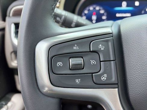 Used 2023 Chevrolet Suburban LT w/ Luxury Package RWD image 28