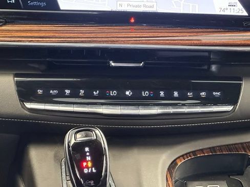 Used 2022 Cadillac Escalade ESV Premium Luxury AWD/4WD image 17