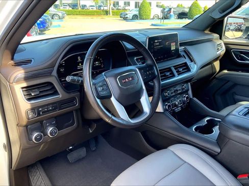 Used 2023 GMC Yukon XL SLT image 16