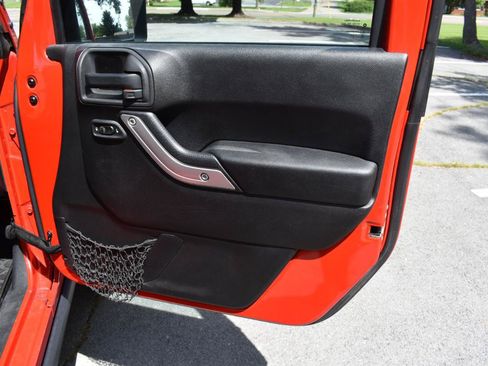 Used 2014 Jeep Wrangler Unlimited Rubicon w/ Connectivity Group AWD/4WD image 22