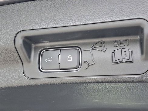Used 2024 Ford Explorer XLT w/ Equipment Group 202A AWD/4WD image 28