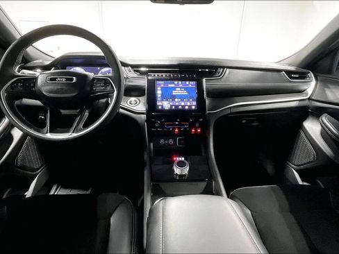Used 2025 Jeep Grand Cherokee L Altitude AWD/4WD image 18