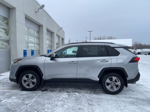 Used 2022 Toyota RAV4 XLE w/ Convenience Package image 4