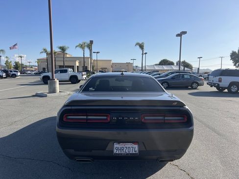 Used 2019 Dodge Challenger SXT w/ Plus Package image 7