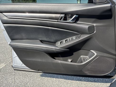 Used 2018 Honda Accord Sport image 18