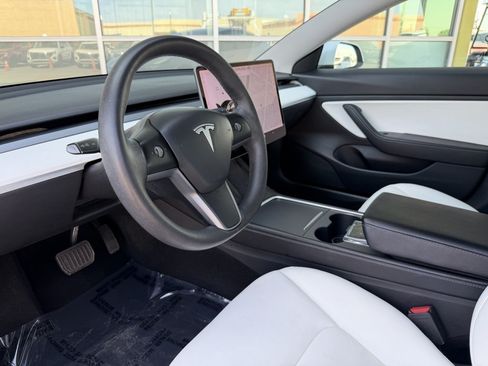 Used 2021 Tesla Model 3 Standard Range Plus RWD image 32