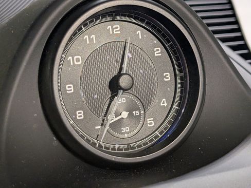 Used 2025 Porsche Macan image 32