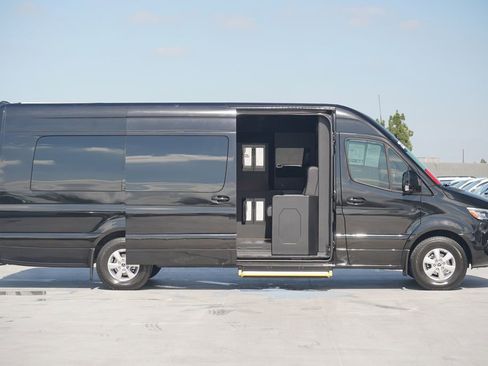 Used 2022 Mercedes-Benz Sprinter 2500 image 5