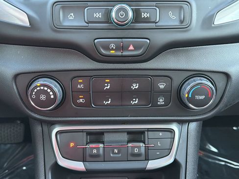 Used 2024 GMC Terrain SLE FWD image 6
