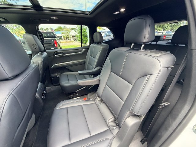 Used 2026 GMC Acadia Elevation w/ Elevation Premium Package FWD image 17