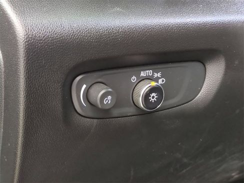 Used 2023 Chevrolet Traverse RS image 18