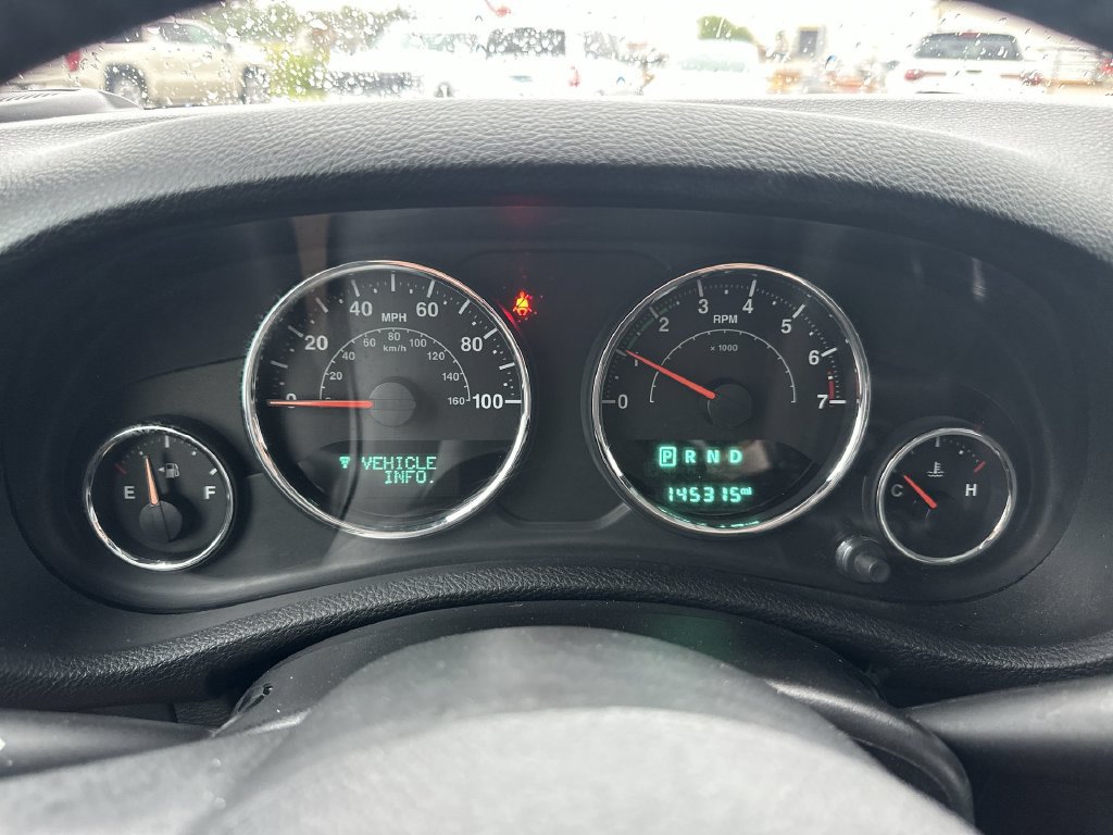 Used 2015 Jeep Wrangler Unlimited Sahara AWD/4WD image 12