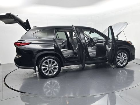 Used 2023 Toyota Highlander Limited AWD/4WD image 60