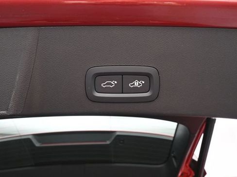Used 2025 Volvo XC40 B5 Plus AWD/4WD image 30