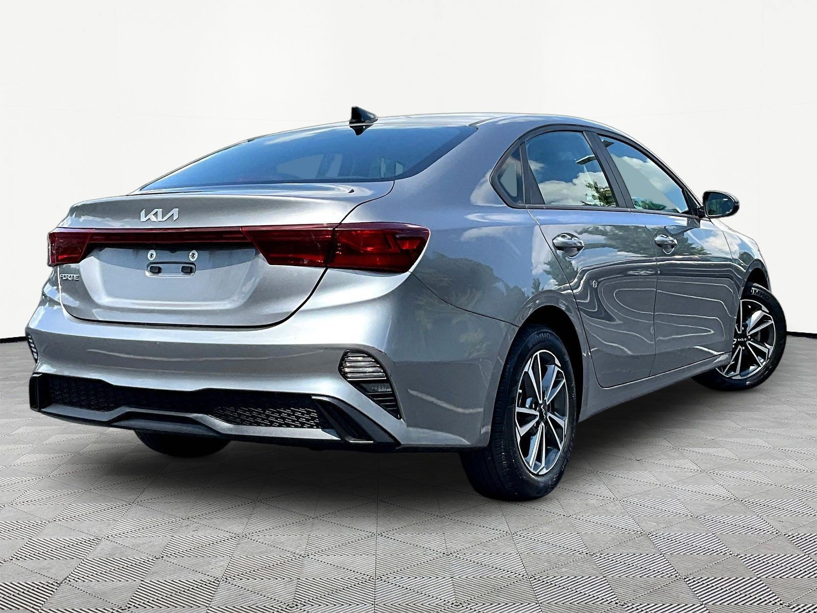 Used 2023 Kia Forte LXS w/ LXS Technology Package FWD image 6