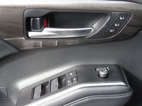 New 2025 Toyota Highlander Platinum image 41