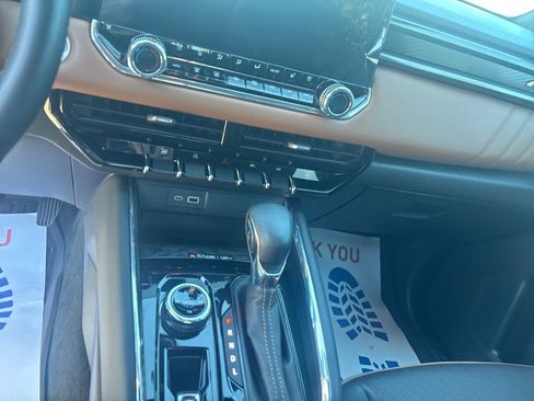 Used 2024 GMC Canyon AT4 w/ AT4 Premium Package image 11