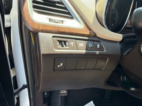 Used 2018 Hyundai Santa Fe Sport FWD image 20