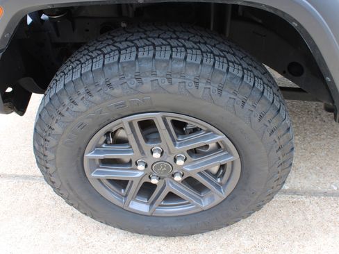 Used 2025 Jeep Wrangler Unlimited Sport AWD/4WD image 12