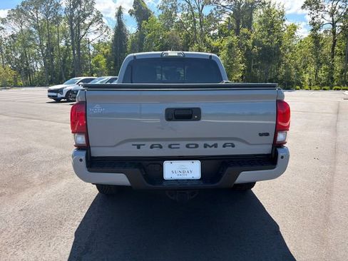 Used 2019 Toyota Tacoma TRD Off-Road AWD/4WD image 4