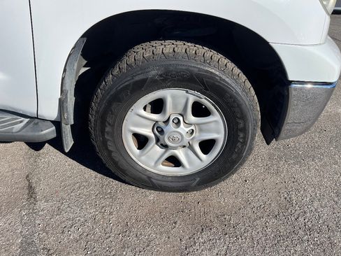 Used 2011 Toyota Tundra 4x4 CrewMax image 19