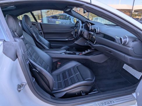 Used 2019 Ferrari Portofino image 22