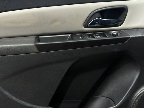 Used 2014 Chevrolet Cruze LS FWD image 12