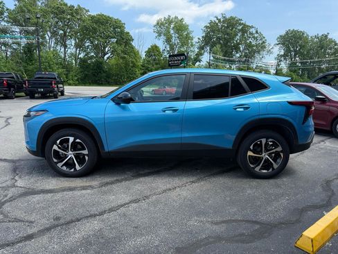 Used 2025 Chevrolet Trax RS FWD image 6