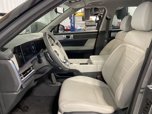 Used 2025 Hyundai Santa Fe Calligraphy image 8