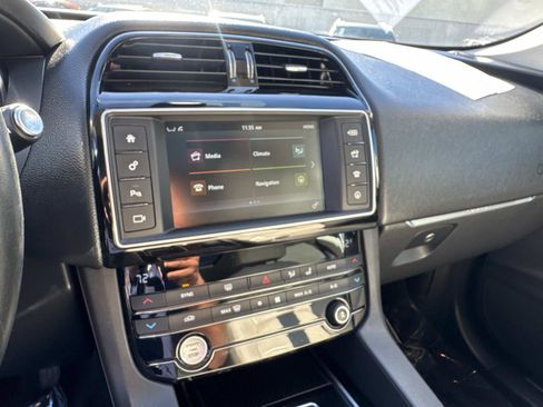 Used 2018 Jaguar F-PACE Prestige image 21