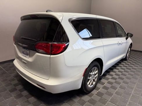Used 2024 Chrysler Voyager LX image 8