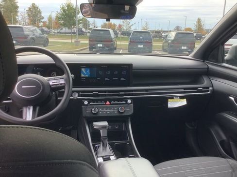 Certified 2025 Hyundai Santa Cruz SE image 19