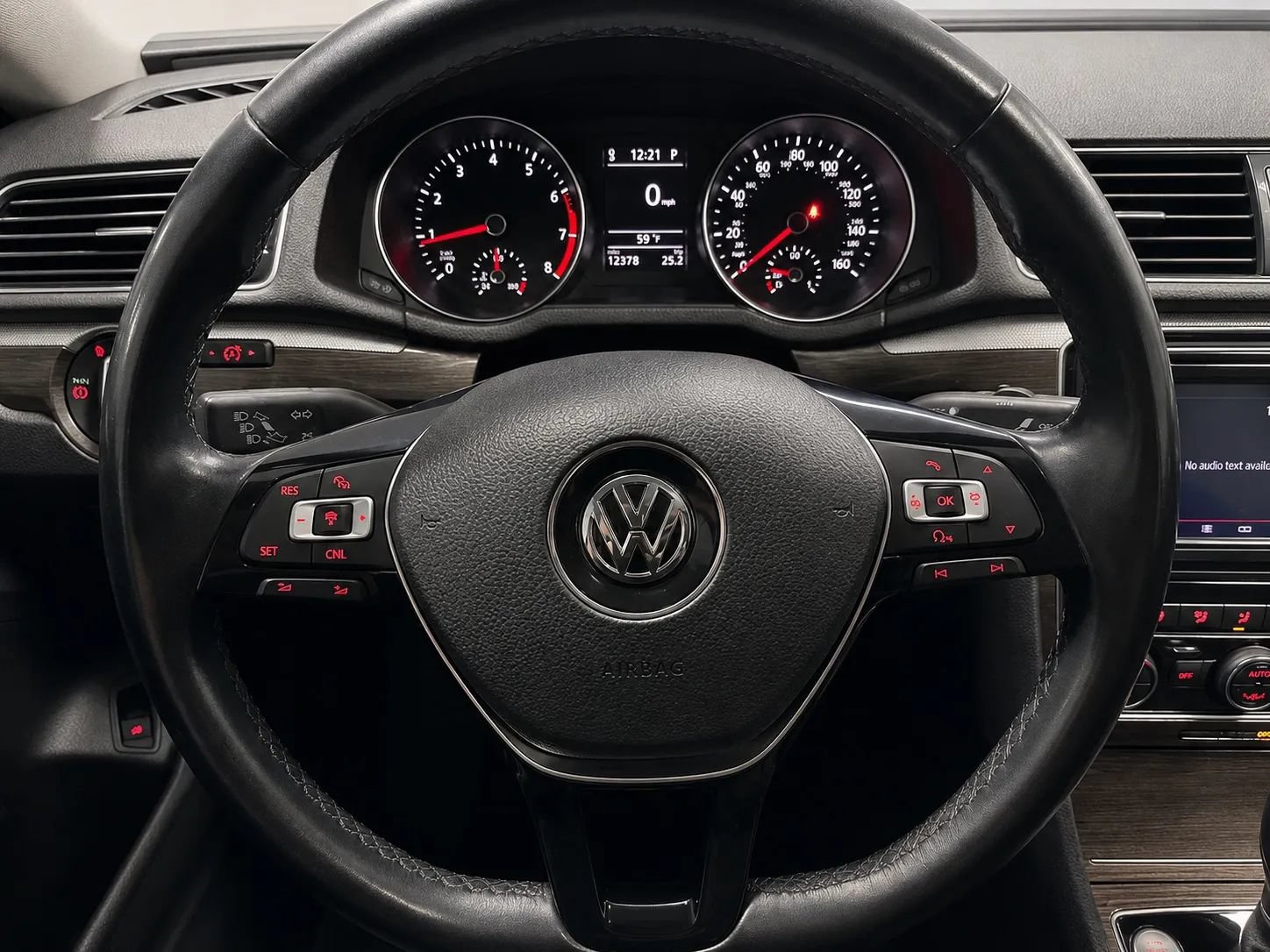 Used 2018 Volkswagen Passat 2.0T SE FWD image 30