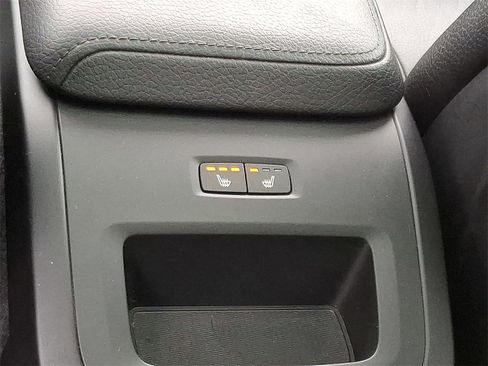 Used 2020 Volvo V60 T5 Cross Country image 11