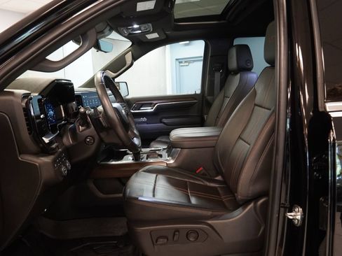 Certified 2024 Chevrolet Silverado 1500 High Country w/ High Country Premium Package AWD/4WD image 6