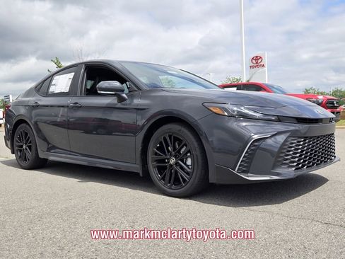 New 2026 Toyota Camry SE FWD image 4