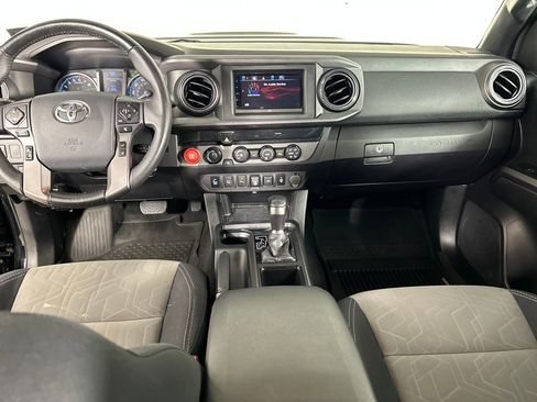 Used 2020 Toyota Tacoma TRD Sport w/ Technology Package AWD/4WD image 18