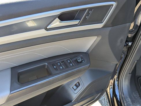Certified 2023 Volkswagen Atlas SEL R-Line AWD/4WD image 11