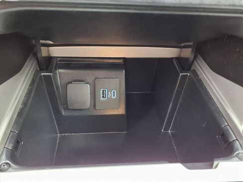 Used 2022 Ford Explorer Platinum w/ Equipment Group 601A image 19