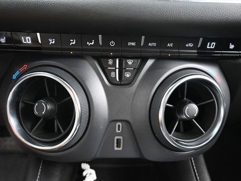 Used 2025 Chevrolet Blazer LT FWD image 17