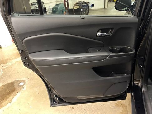 Used 2022 Honda Pilot Touring image 16