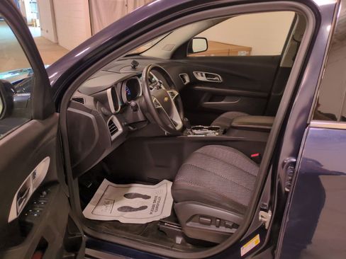 Used 2017 Chevrolet Equinox LT w/ Convenience Package image 16