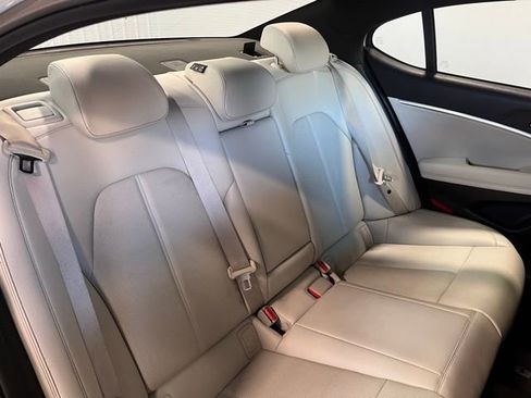 Used 2024 Genesis G70 2.5T image 13