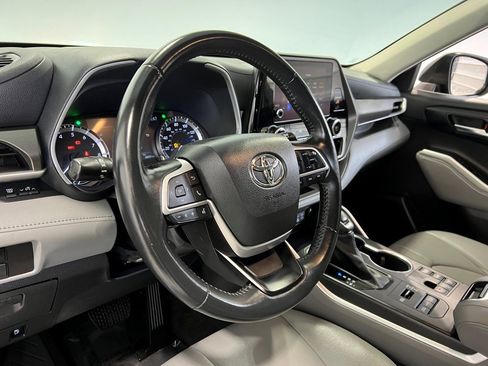 Used 2023 Toyota Highlander XLE image 27